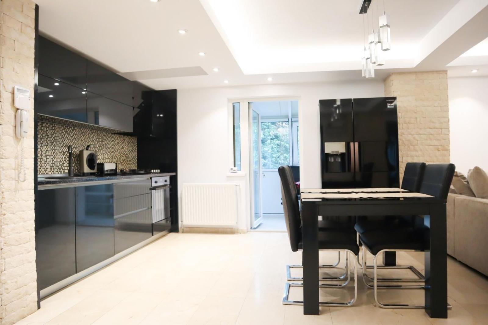 Central Apartament Bulevardul Decebal 부쿠레슈티 외부 사진